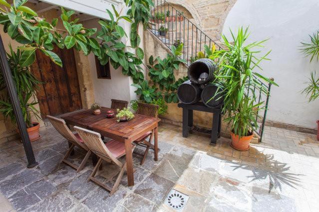 Apartamentos El Patio Andaluz Χέρεζ Δωμάτιο φωτογραφία